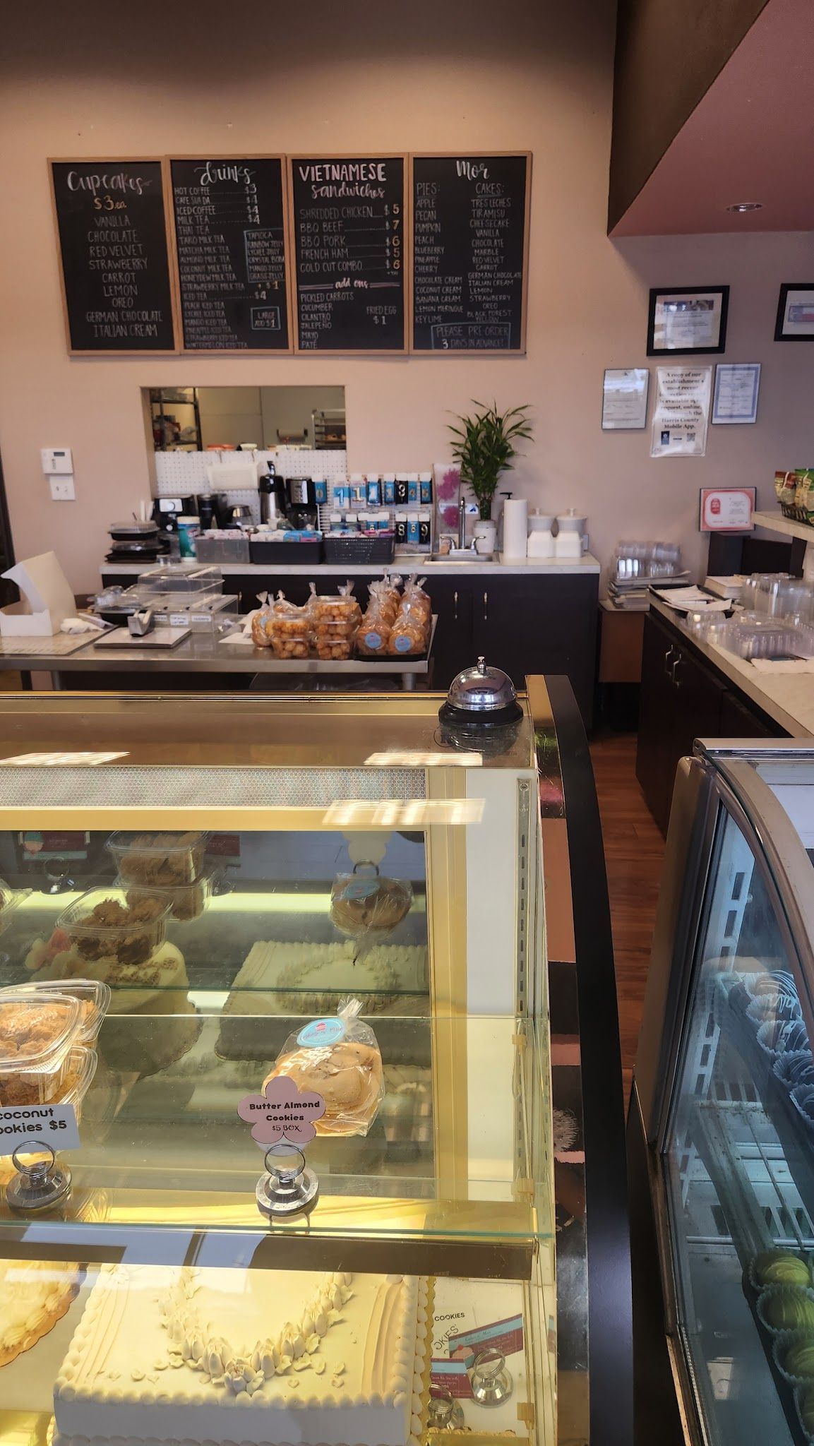 Cakes n' Mor Bakery