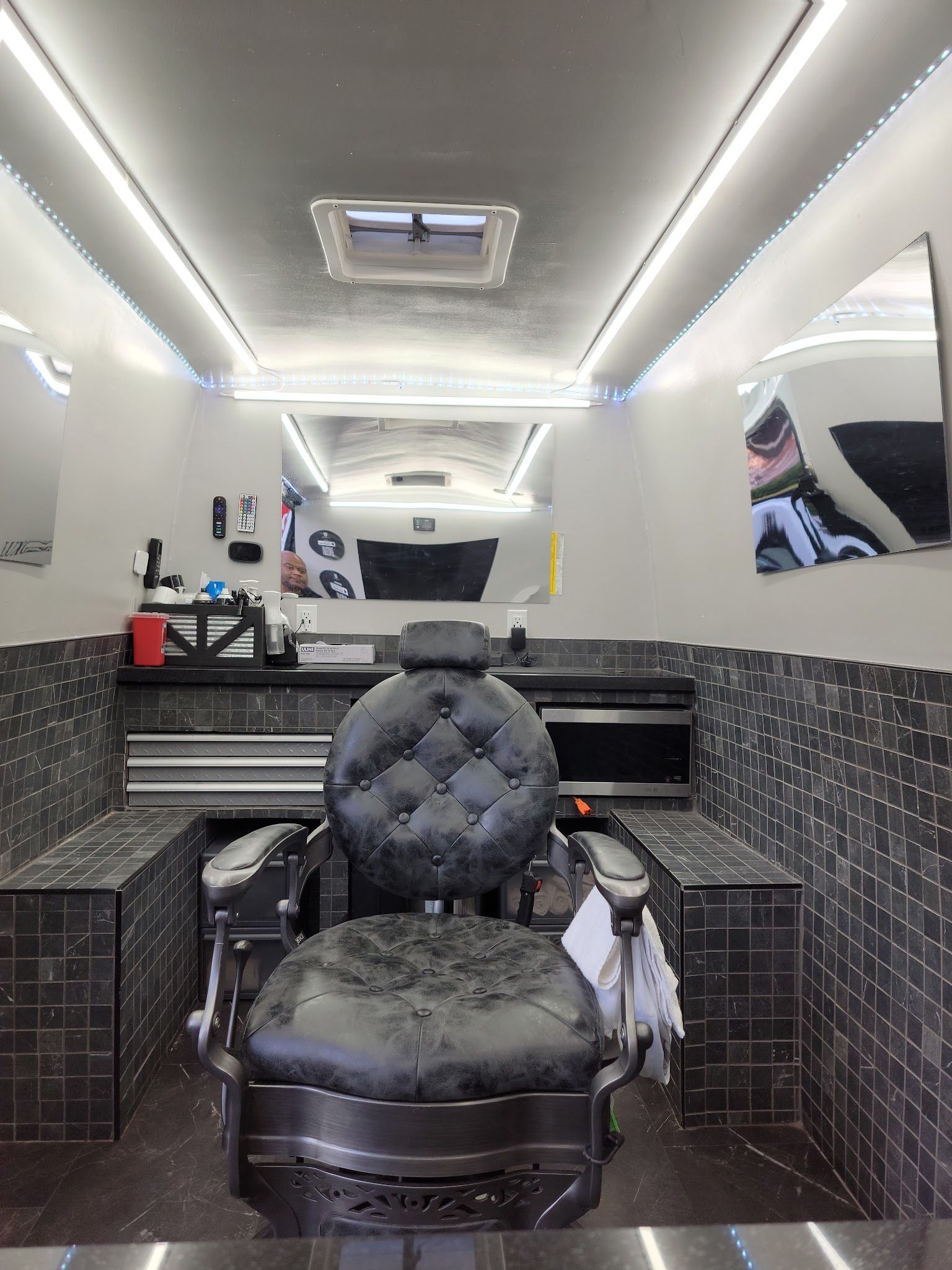 Luxgroom Mobile Barber Technologies