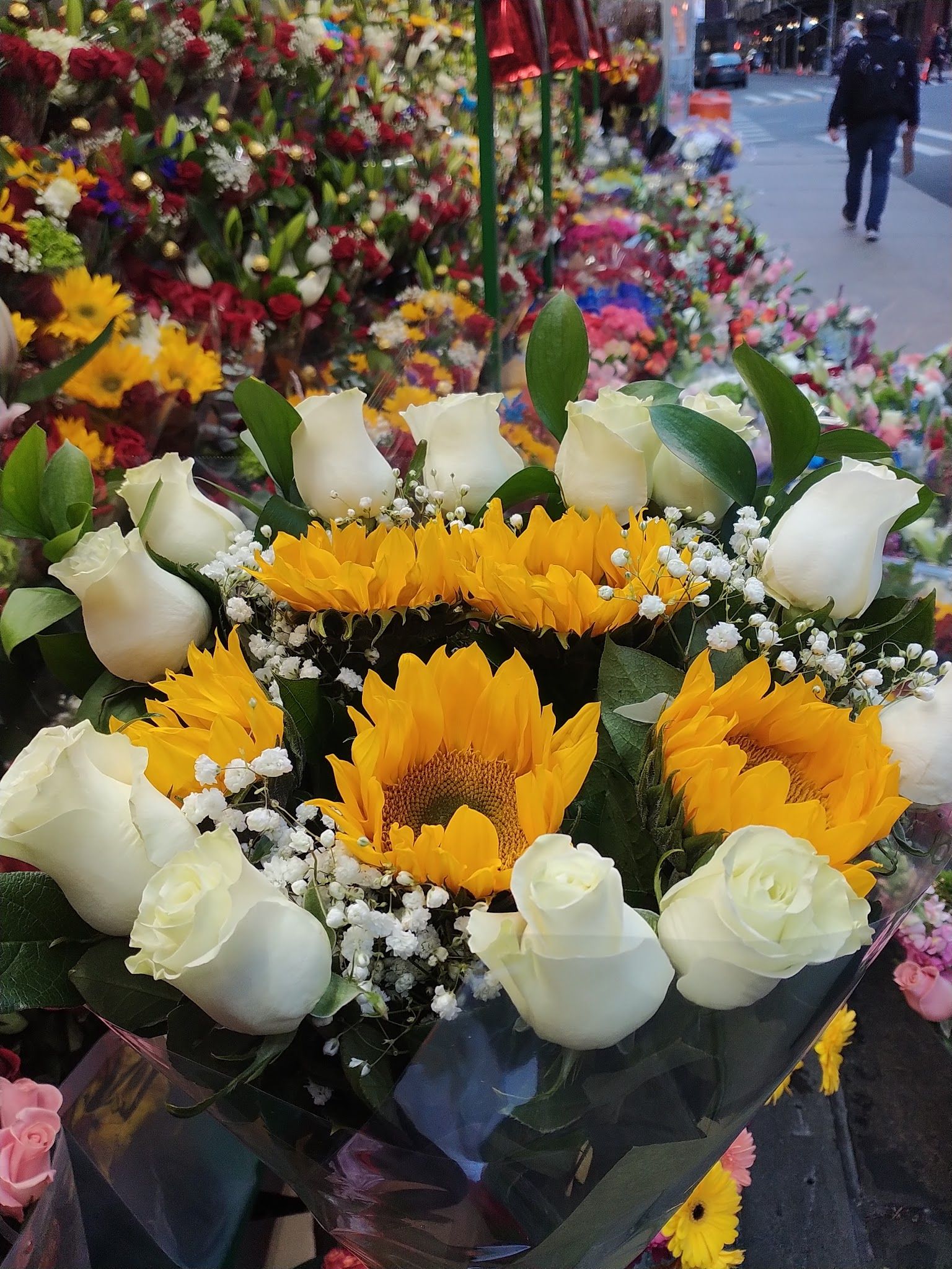 M & V Flower Shop