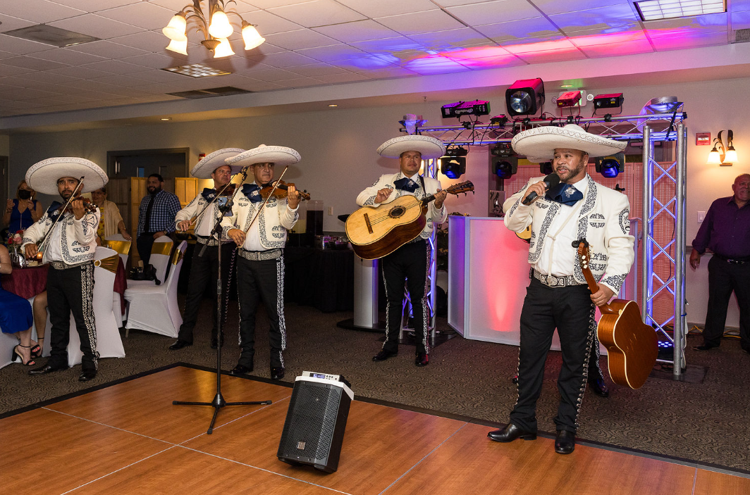 Mariachi Voces De america