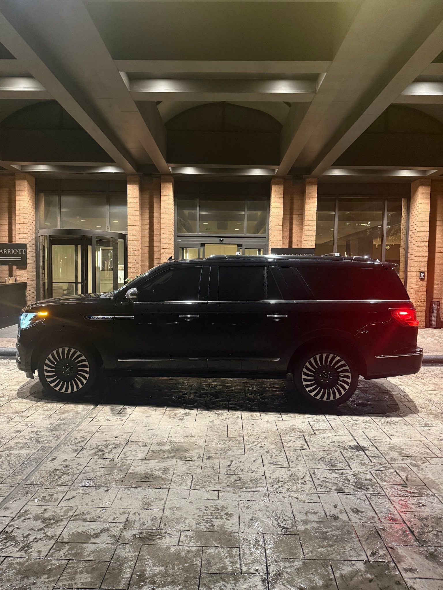 MG Luxury Limo