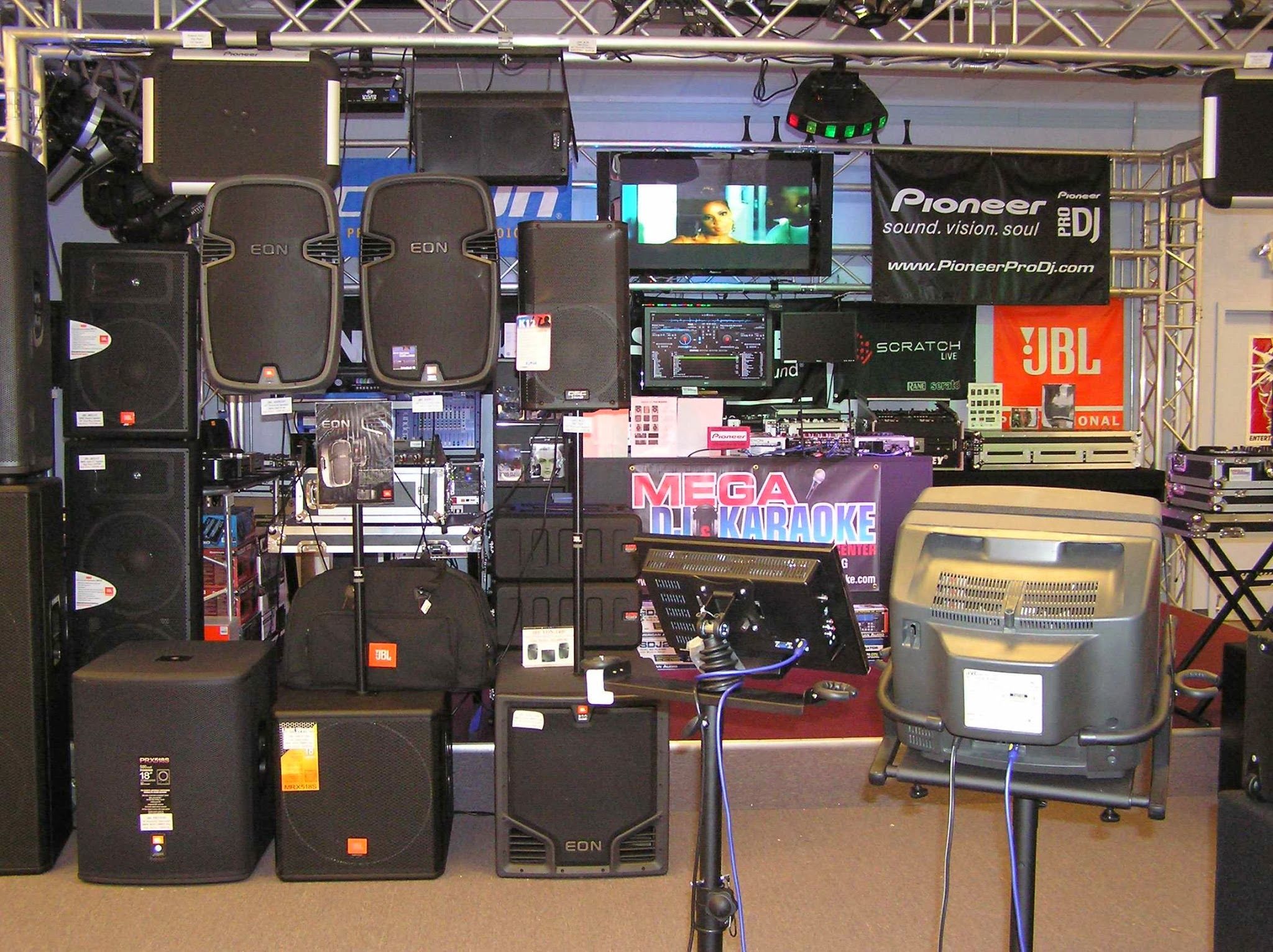 Mega Karaoke DJ Center Phong Le Co